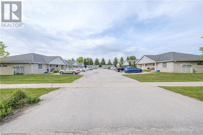 Building Photo - 653 Kincardine Ave