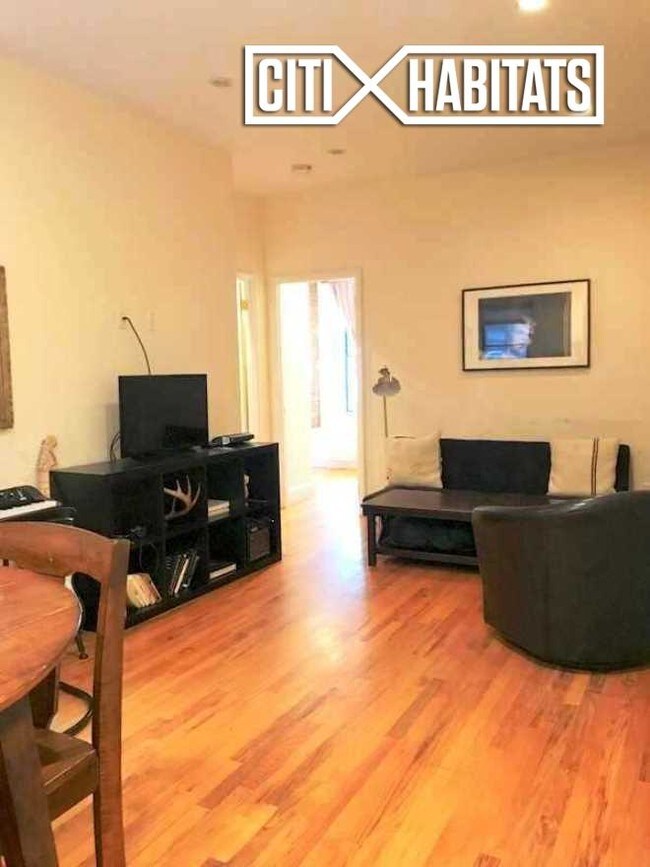 Foto del edificio - 235 E 4th St