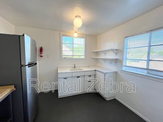 Building Photo - 2128 K Street