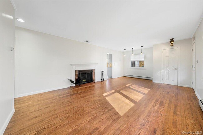 Foto del edificio - 22 Quaker Hill Rd