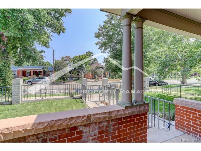 Foto del edificio - Stunning Home with Central AC and Fenced Yard