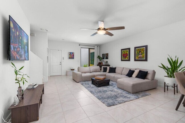 Foto del edificio - 527 NW 17th St