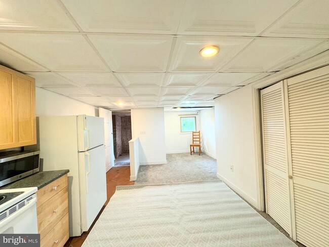 Building Photo - 1211 Kenyon St NW