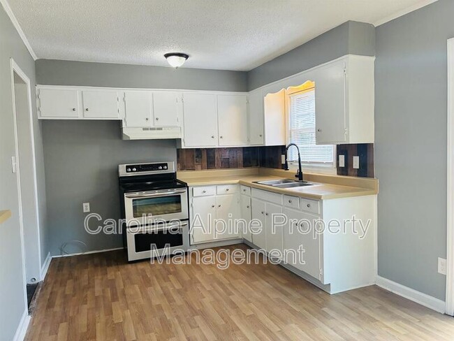 Building Photo - 3729 Somerset Dr