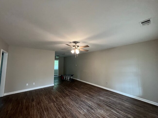 Building Photo - 1407 W Gentilly Rd