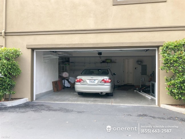 Building Photo - 14662 Via Fiesta