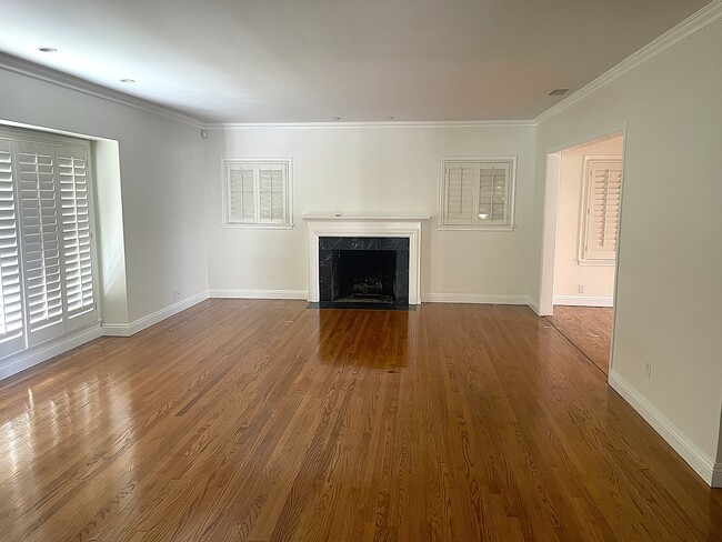 Building Photo - 1235 E Armando Dr
