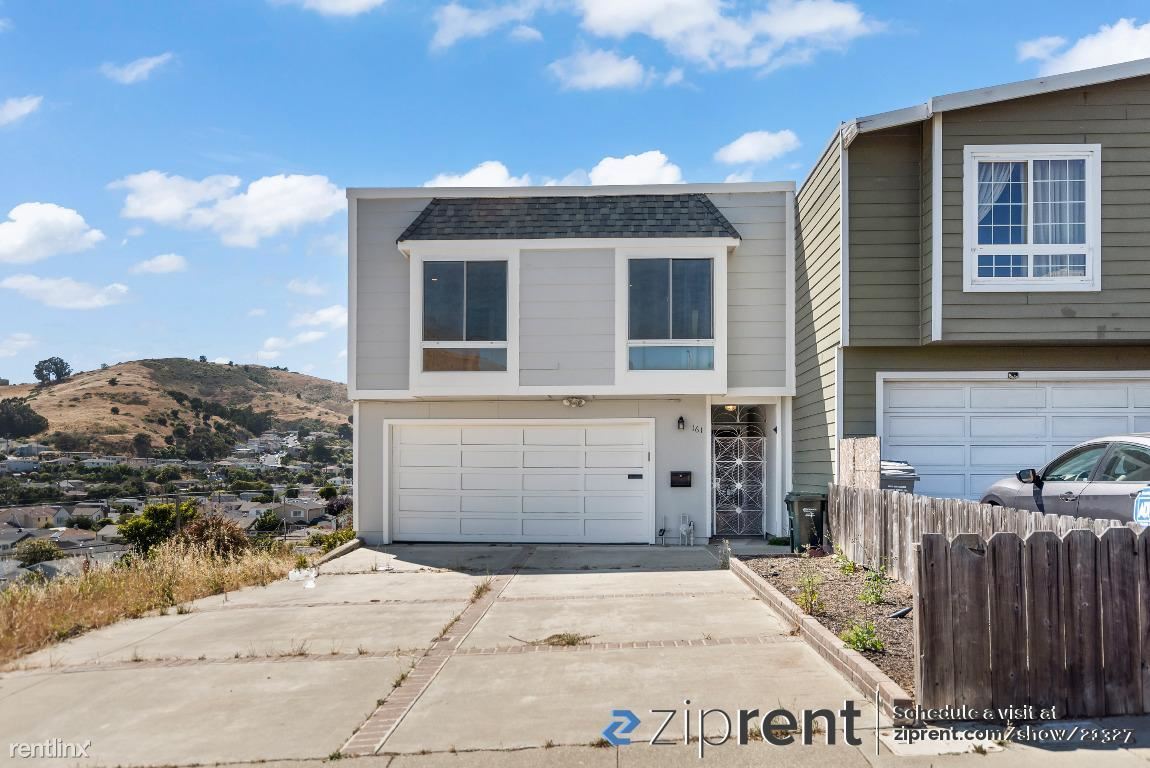 Foto principal - 3 br, 2 bath House - 161 North Spruce Aven...