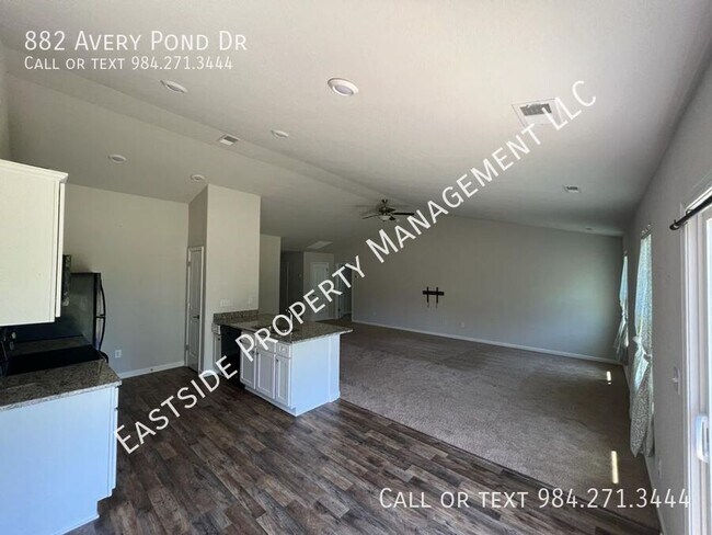 Building Photo - 882 Avery Pond Dr