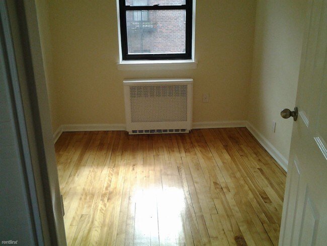 Building Photo - 7224 Kissena Blvd