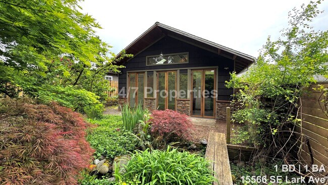 Foto del edificio - Beautiful 1 BD | 1 BA ADU with Driveway Parking - Milwaukie