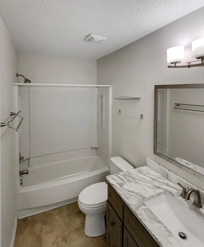 Foto del edificio - 4656 Chaucer Pl NW