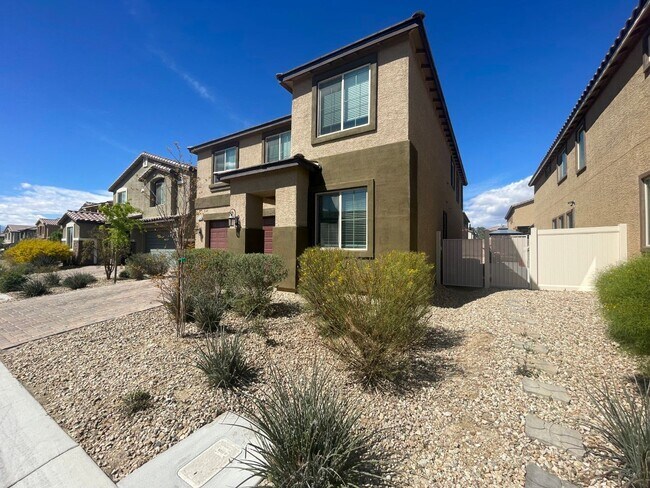 Building Photo - Beautiful 5 bedroom house with 1 bed downs...