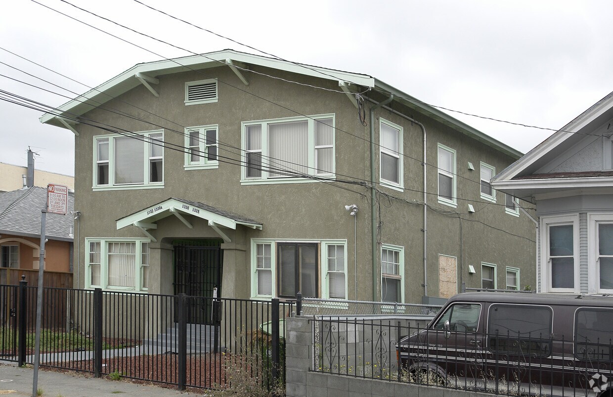 Foto principal - 1328-1332 97th Ave