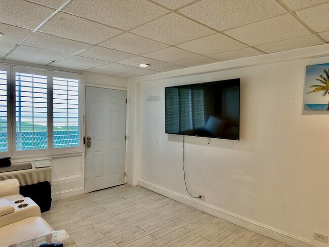 Foto del edificio - 14401 Front Beach Rd