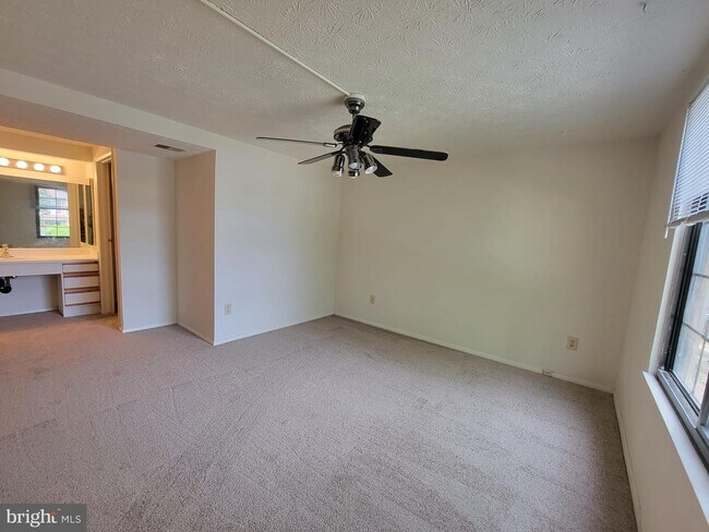 Building Photo - 4400 Groombridge Way