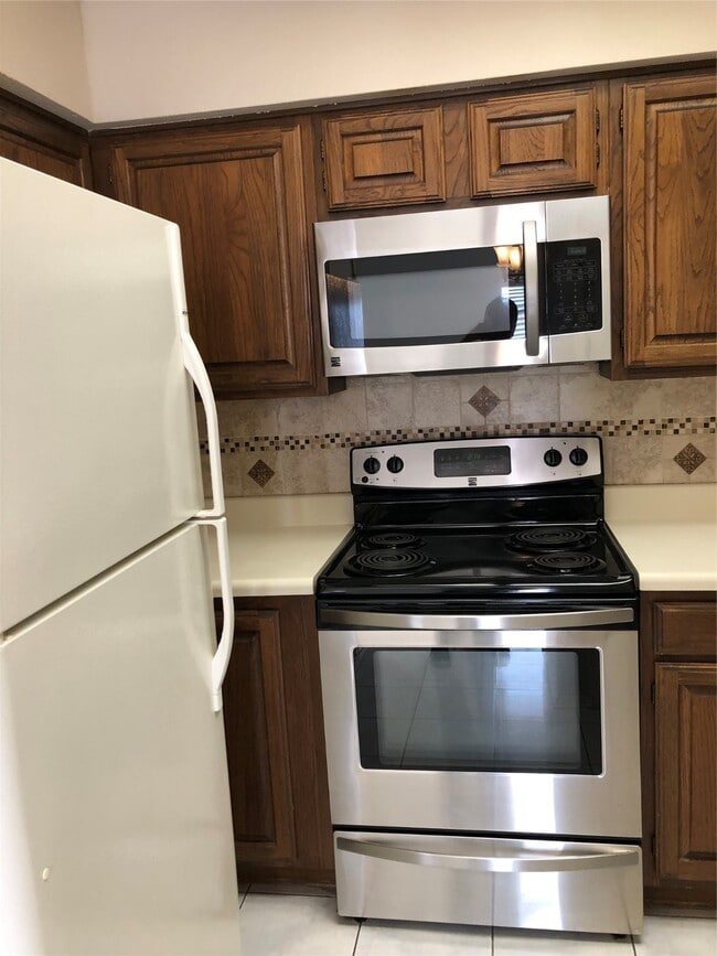 Building Photo - 921 Marine Dr