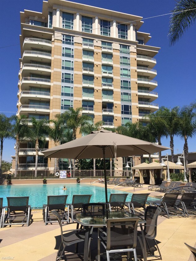Foto principal - 2 br, 2 bath Apartment - 5041 Scholarship