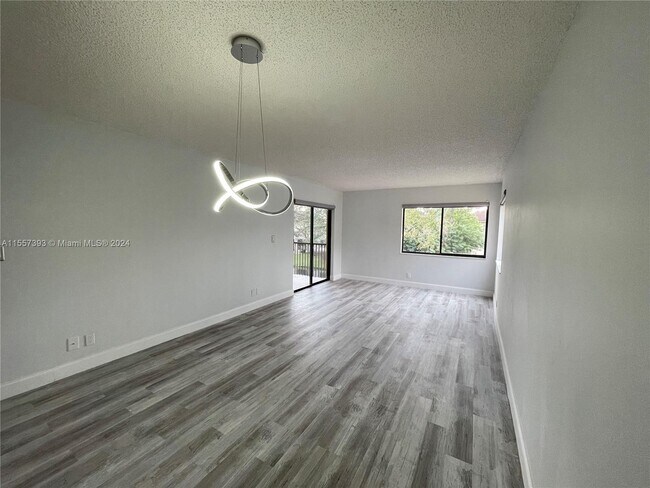 Foto del edificio - 151 Lakeview Dr