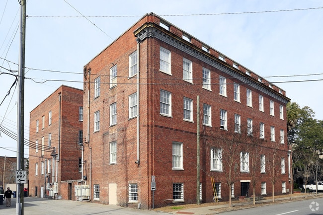 Primary Photo - 105 W Oglethorpe Ave