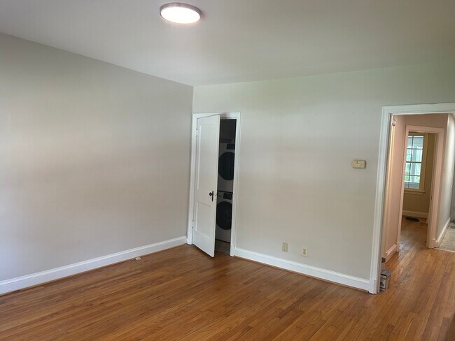 Foto del edificio - 2228 40th Pl NW