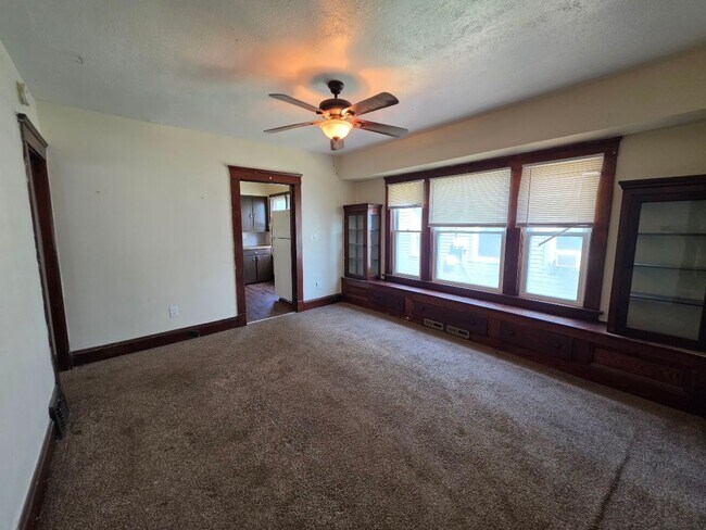Building Photo - 4100 Mapledale Ave