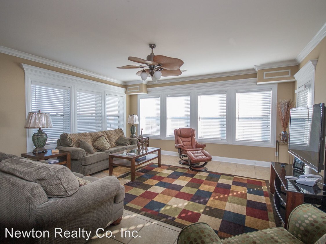 Primary Photo - 5590 Bay Village Dr