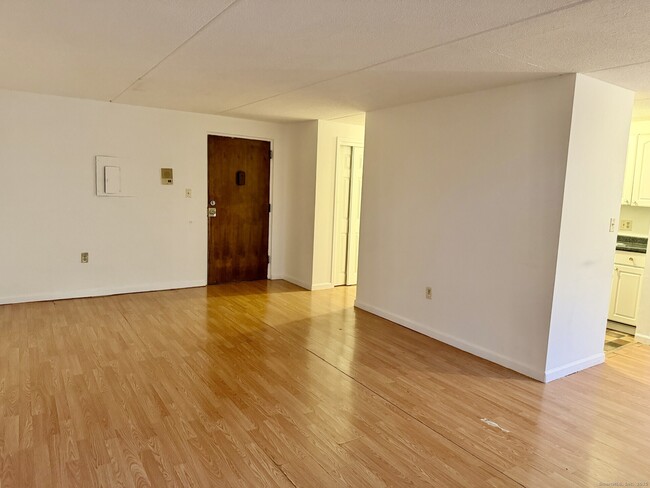 Building Photo - 126 Triangle St