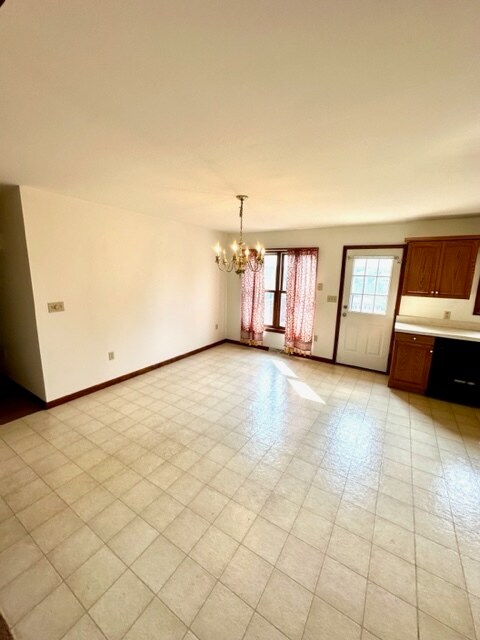 355 Beaver Street - Din Rm - 355 Beaver St