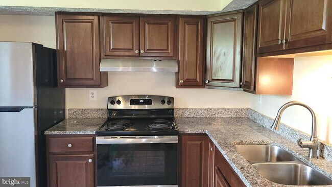 Building Photo - 7626 Green Willow Ct