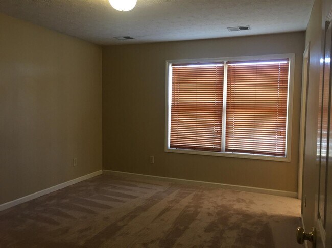 Building Photo - 122 W Showalter Dr