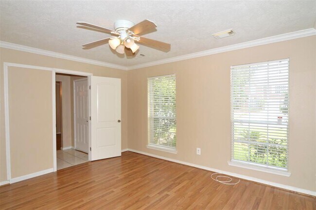Building Photo - 11446 Gullwood Dr