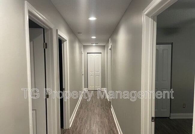 Building Photo - 5309 Oaktrail Ln