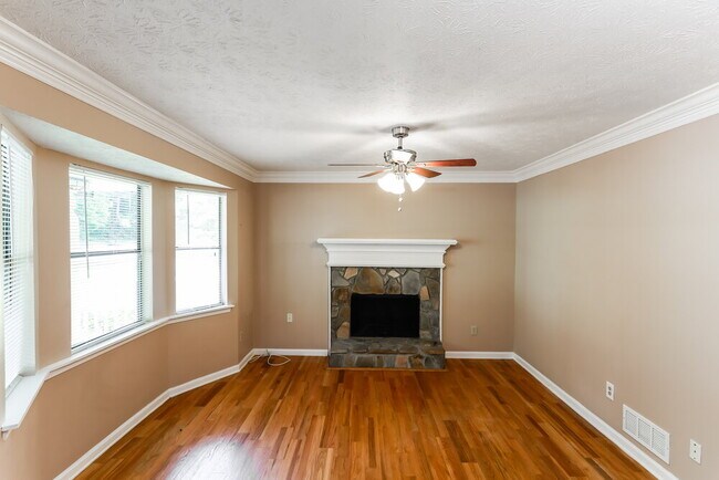 Foto del edificio - 4006 Tanglewood Rd