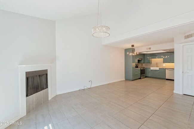 Foto del edificio - 2124 E 10th St