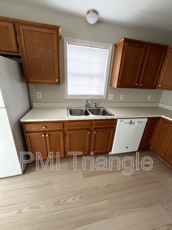 Building Photo - 2637 Sierra Dr