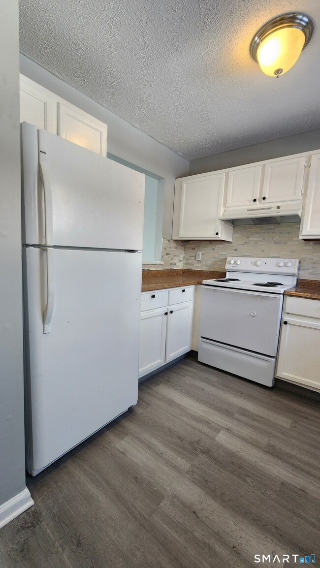 Foto del edificio - 173 Russo Ave