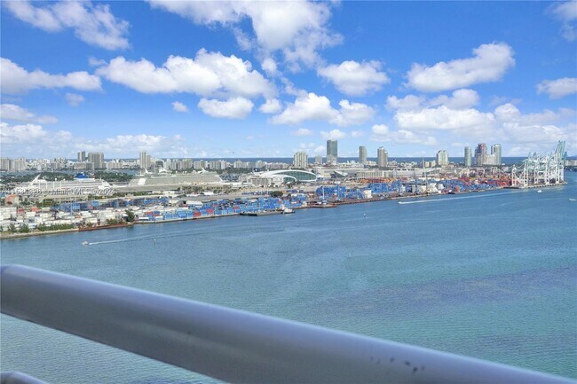 Foto del edificio - 848 Brickell Key Dr
