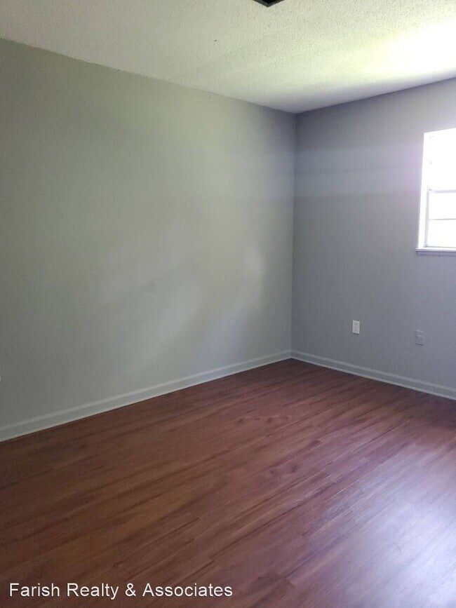 Building Photo - 2 br, 1 bath House - 102-8 Sewell Road