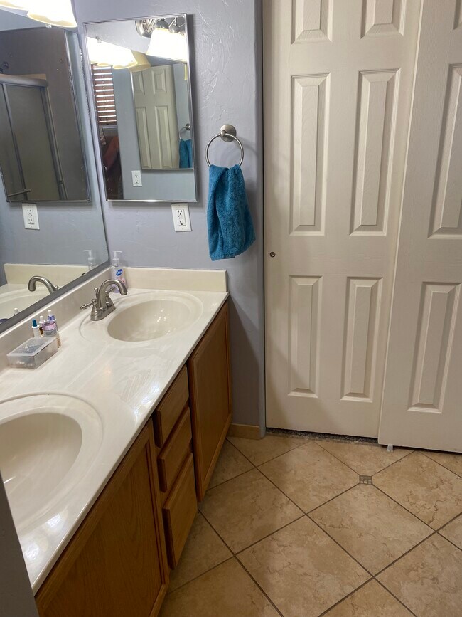 Foto del edificio - 3444 N Applewood Dr