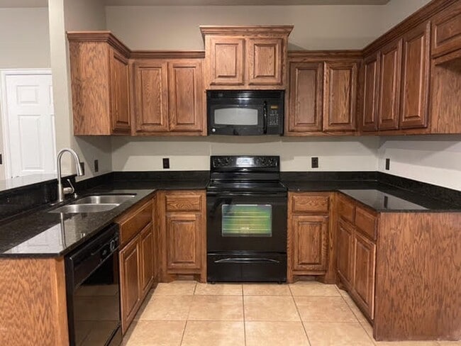 Building Photo - 2nd Month Free with 18 Month Lease - Updat...