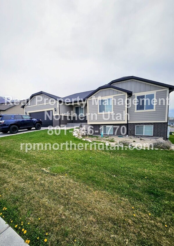 Foto principal - 3 Bedroom 2 Bath Duplex in Perry Now Avail...