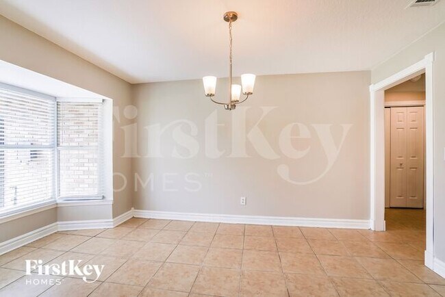 Building Photo - 2090 Raymond Dr
