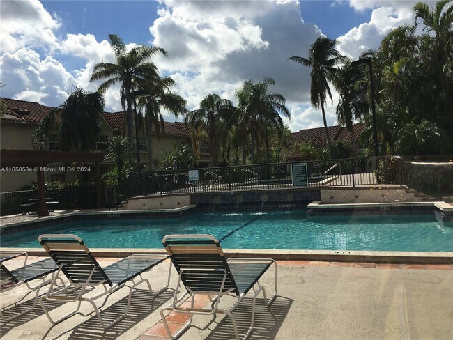 Foto del edificio - 18316 NW 68th Ave