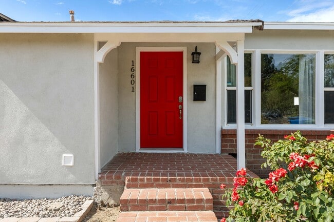 Red Door - 16601 Valerio St