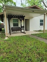 Building Photo - 904 Chote Ave