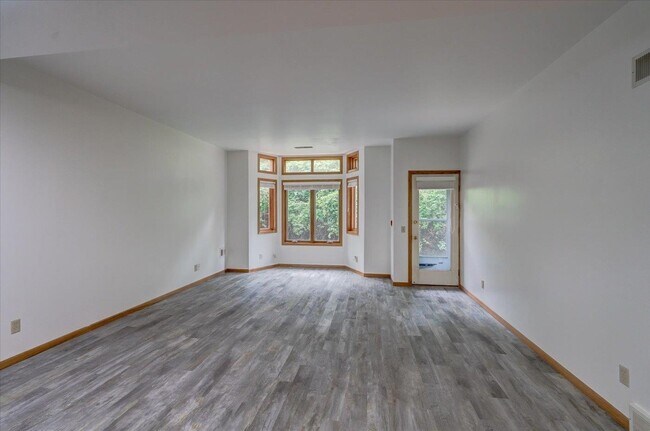 Building Photo - 2229 Luann Ln