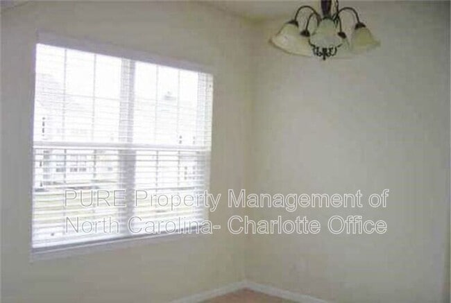 Foto del edificio - 7227 Tanners Creek Dr