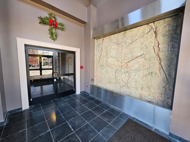 Photo - 700 New St House