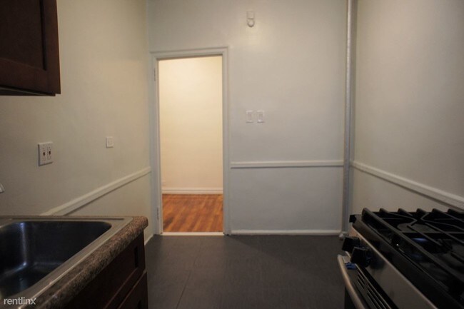 Foto del edificio - 1 br, 1 bath  - 2160 Holland Ave